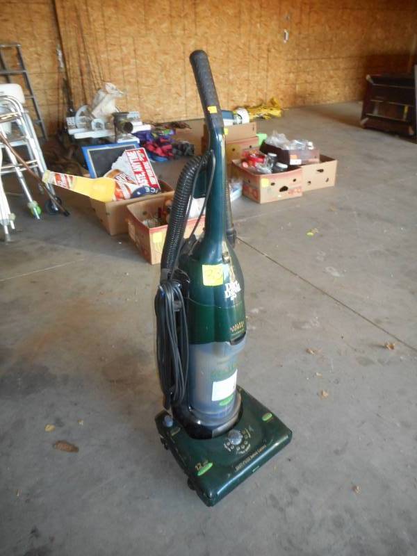 lot 33 image: Vacuum