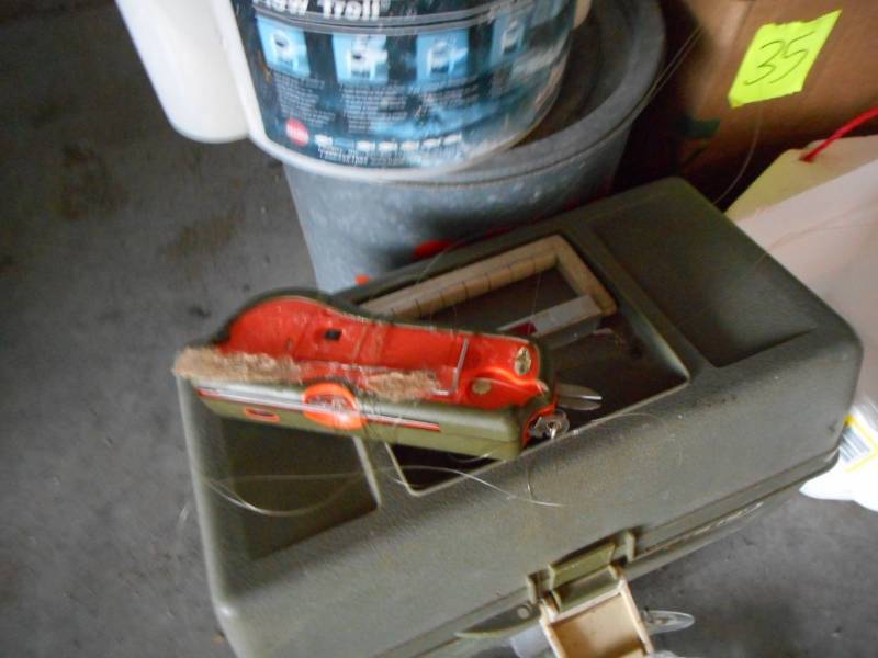 lot 35 image: Fishing Items