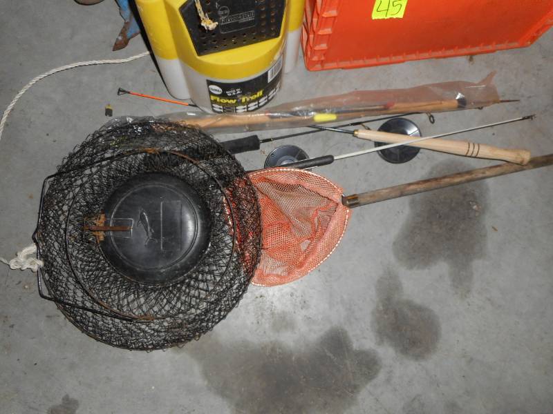 lot 45 image: Ice Fishing Items