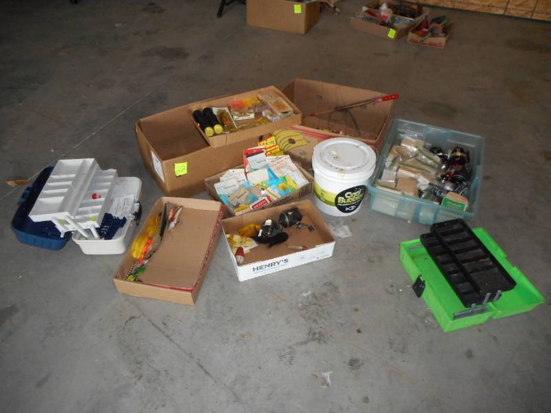 lot 22 image: Fishing Items
