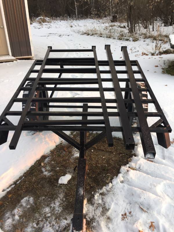 lot 9 image: Portable Deer Stand Trailer