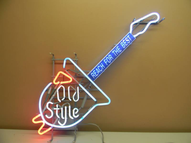 VINTAGE BEER SIGNS / NEON - TOMMY'S GUITARS & TRADING POST