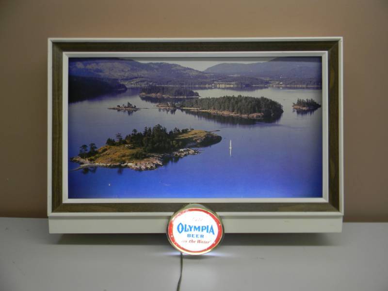 lot 13 image: RARE VINTAGE OLYMPIA BEER LIGHT, WITH 3 CHANGEABLE BACKGROUNDS - OLD SCHOOL - WORKS - APPROX 30 BY 23 - SEE PICTURES