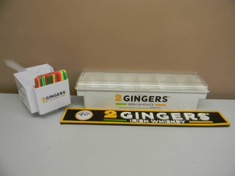 lot 35 image: 2 GINGERS MAN CAVE BAR SETUP - SEE PICTURES
