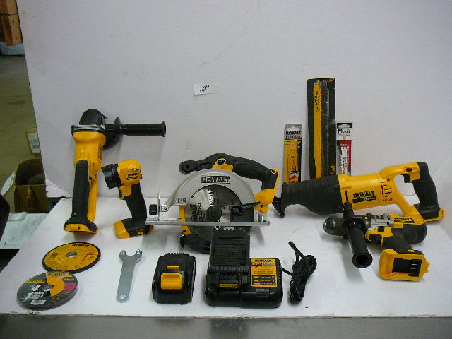 lot 19 image: DeWalt 20 Volt Tool Kit With Bag