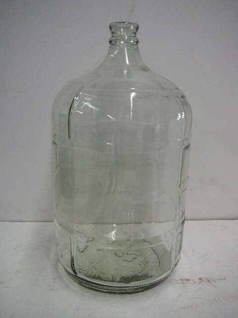 lot 22 image: Large Glass Jar