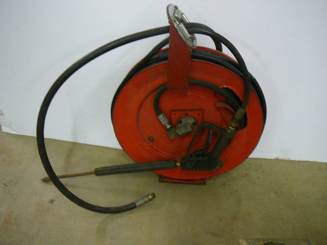 lot 23 image: Lubreel Retractable Hose Reel With Hydraulic Hose & Nozzle