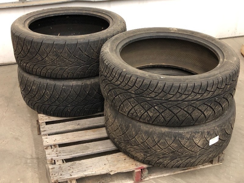 lot 7 image: Set Of (4) Tires