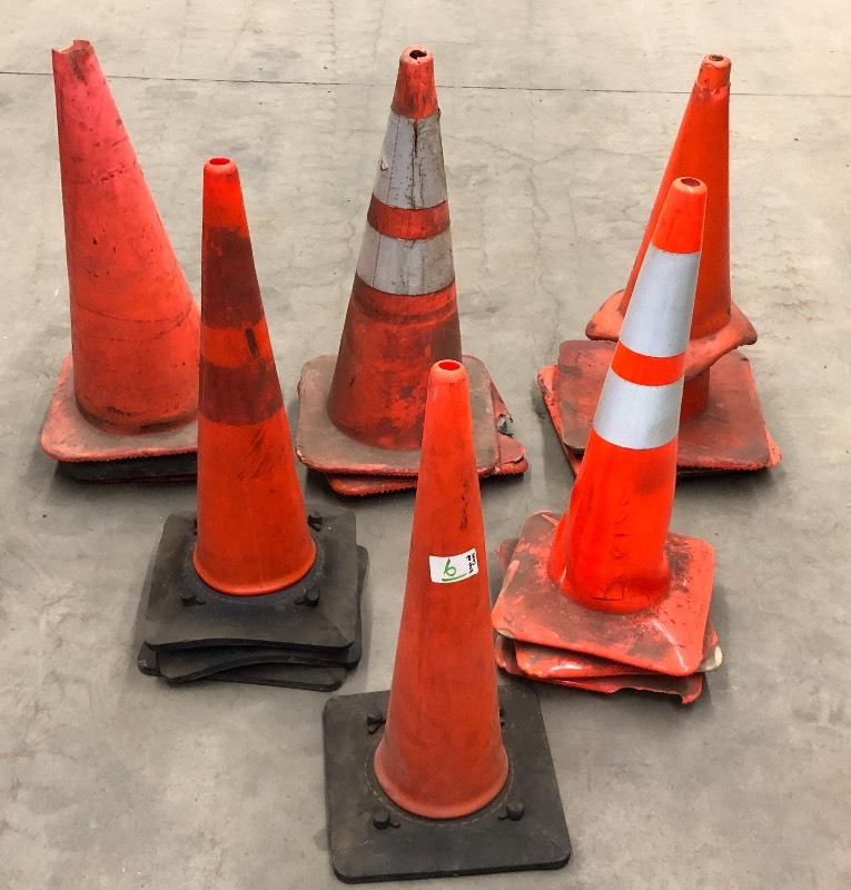 lot 6 image: Pallet Of Assorted Traffic Cones