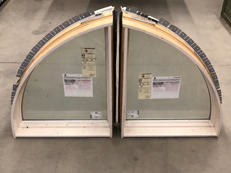 lot 70 image: (2) Vinyl Windows