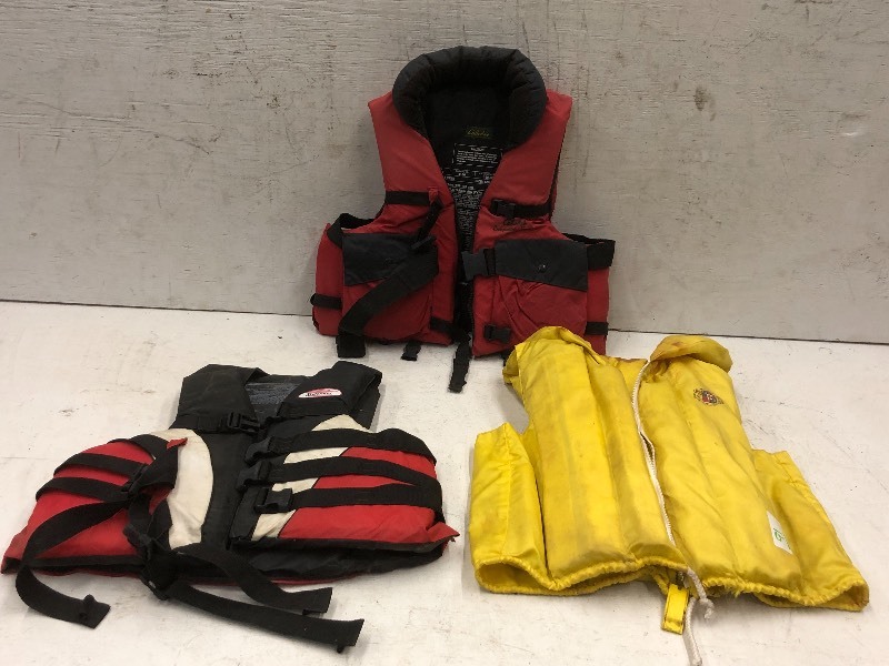 lot 91 image: Lot Of (3) Adult Life Vests