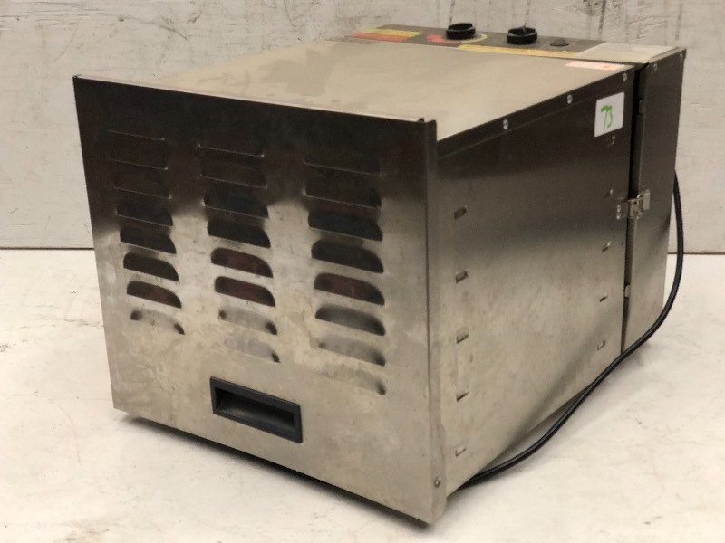 lot 73 image: Guide Gear Food Dehydrator