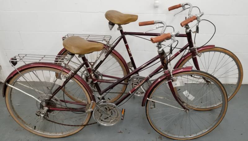 lot 13 image: Vintage 1980s Free Spirit&nbspMaroon&nbspBrittany His and Hers Bicycles