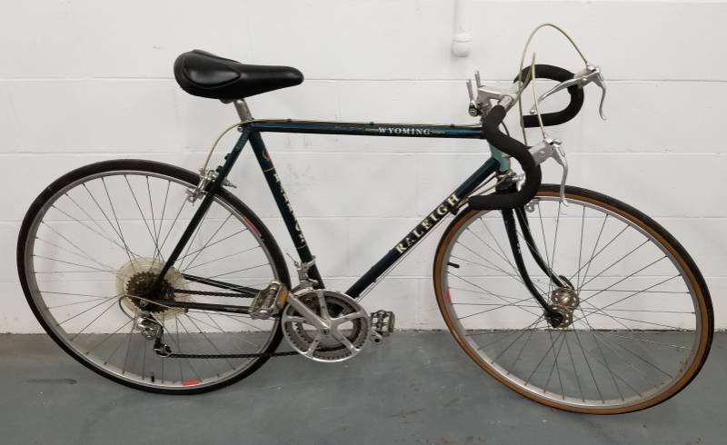 lot 14 image: Vintage 1980s Raleigh Wyoming Touring Bicycle 