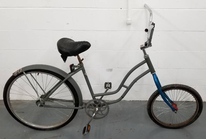 lot 35 image: Vintage 1970s Cruiser Bicycle with Custom Paint