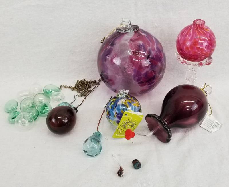 lot 79 image: Lot of Art Glass and Hand Blown Hummingbird Feeder