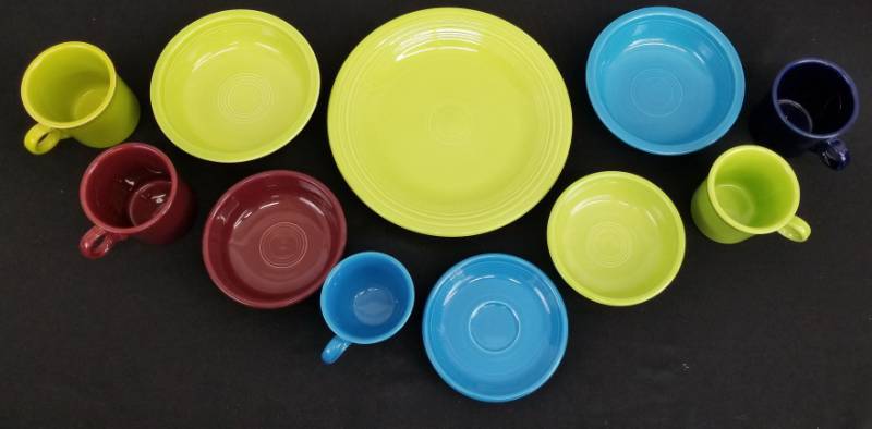 lot 84 image: Lot of Vintage Fiesta Ware Plates Bowls Mugs