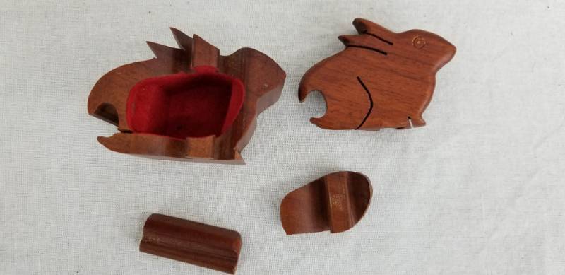lot 101 image: Lot of 3 Puzzle Boxes Hummingbird Mouse Bunny Rabbit