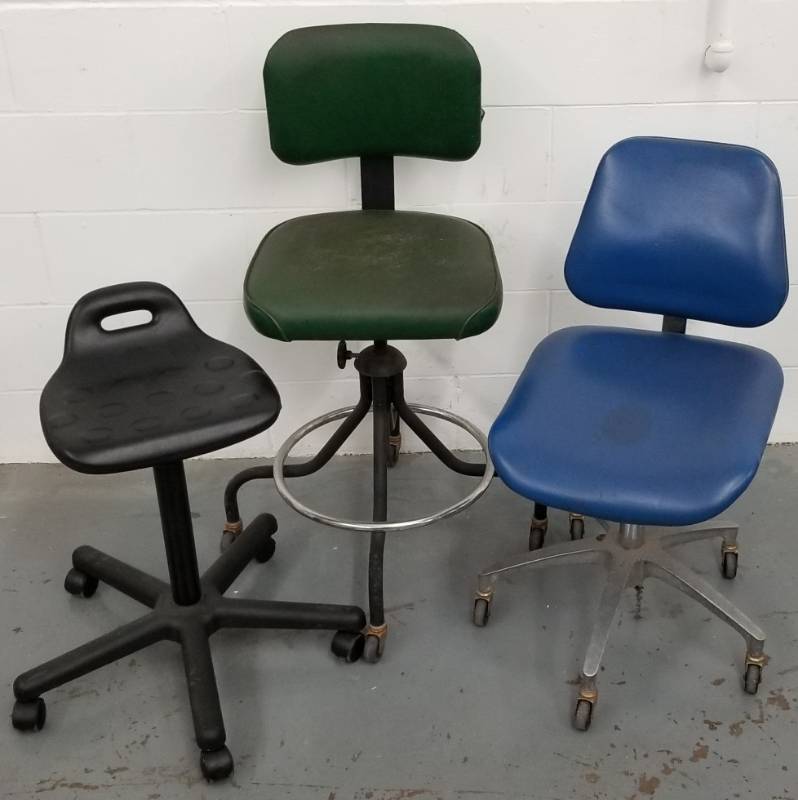 lot 127 image: Lot of 3 Adjustable Height Chairs and Stool