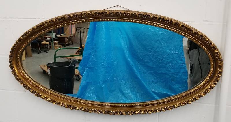 lot 134 image: Vintage Gold Oval Mirror