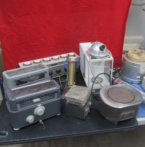 lot 149 image: HUGE Lot of Vintage Scientific Lab Equipment