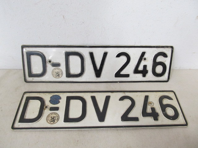 lot 16 image: Matching Pair of Vintage 1950s DUSSELDORF Metal License Plates