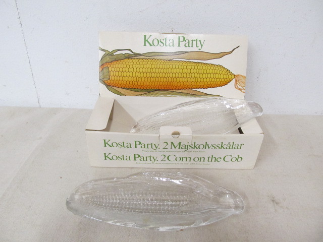 lot 23 image: Vintage KOSTA Glass Corn on The Cob Trays - Mint in Box