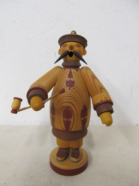 lot 25 image: MINT Condition Vintage German Wooden Smoker Doll - Chinese Gentleman wOpium Pipe
