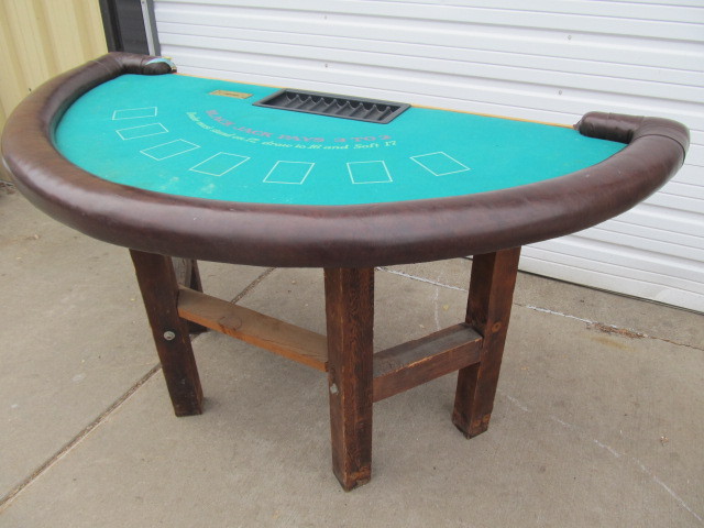 lot 34 image: Vintage Blackjack Table