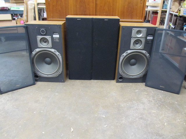 lot 35 image: 2 Sets of Floor Speakers