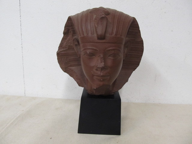 lot 37 image: Vintage ALVA Museum Replicas 11 Egyptian Bust Statue