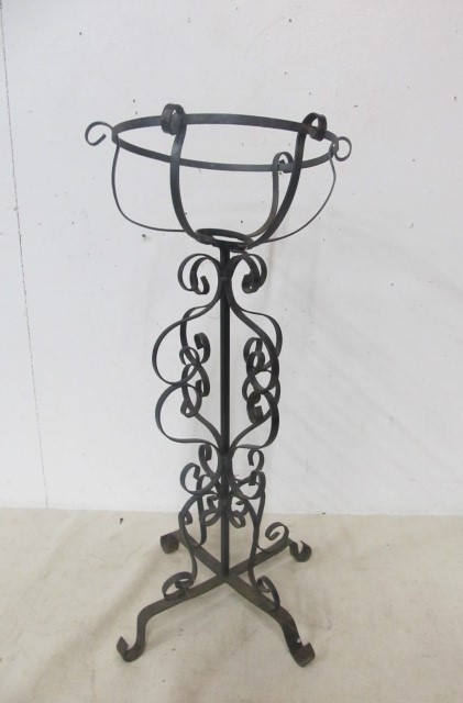 lot 53 image: Vintage Metal Planter Stand