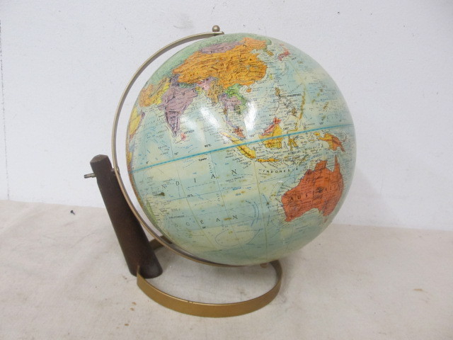lot 54 image: Mid Century World Globe 