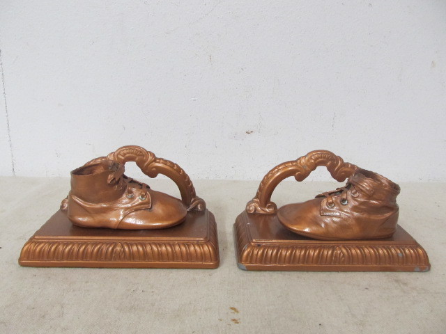 lot 60 image: Vintage Bronzed Childs Shoe Bookends 