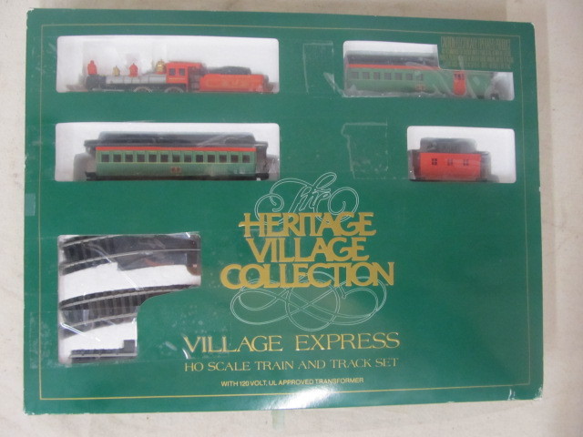 lot 62 image: Heritage Village HO Train Set
