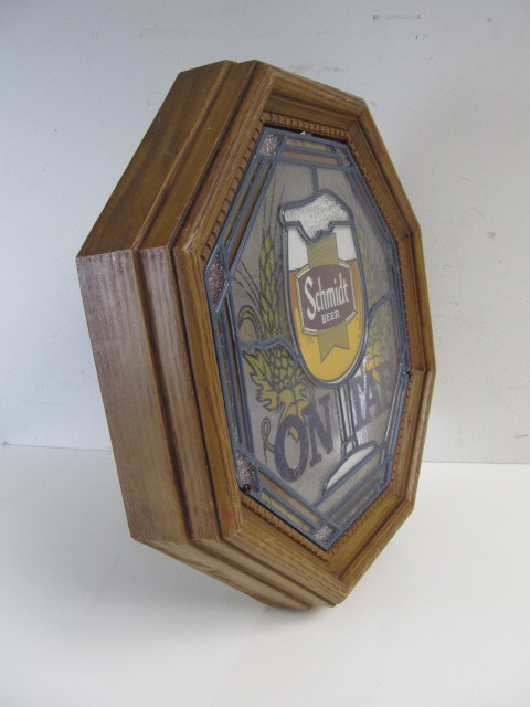 lot 71 image: Vintage SCHMIDT BEER ON TAP Lighted Sign