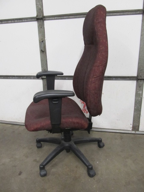 lot 73 image: THEROPOD Adjustable Orthopaedic Back Support Office Chair