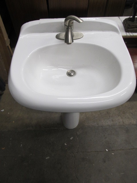 lot 120 image: BRAND NEW Porcelain Pedestal Sink