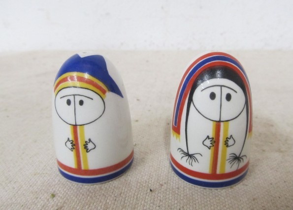 lot 76 image: Vintage Finland Arabia Salt & Pepper Set