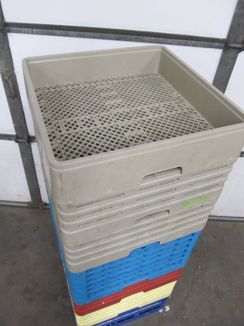 lot 166 image: Stackable Restaurant Cup Trays w 50 Coffee Cups
