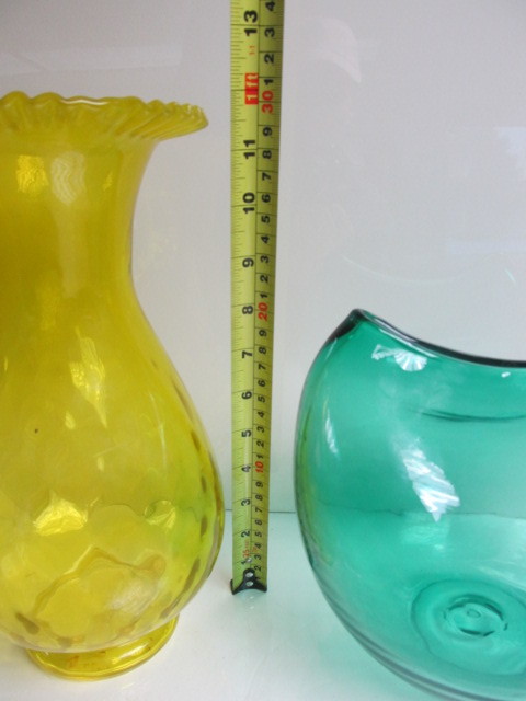 lot 135 image: Vintage BLENKO Glass Vases