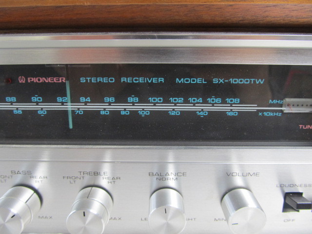 lot 140 image: Working Vintage PIONEER SX-1000TW Stereo Receiver