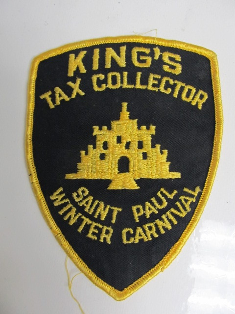 lot 185 image: Vintage Saint Paul Winter Carnival Buttons etc