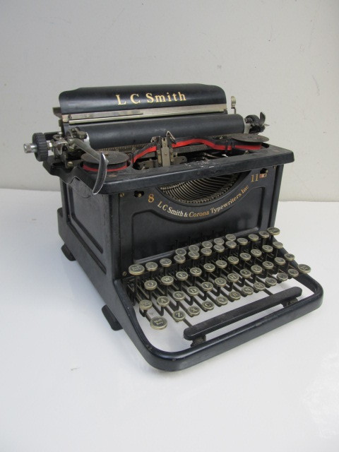 lot 155 image: Working Vintage 1920s-30s LC SMITH & Corona Typewriter