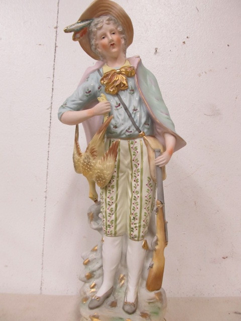 lot 178 image: Large 18 Vintage Porcelain Hunter Figurine