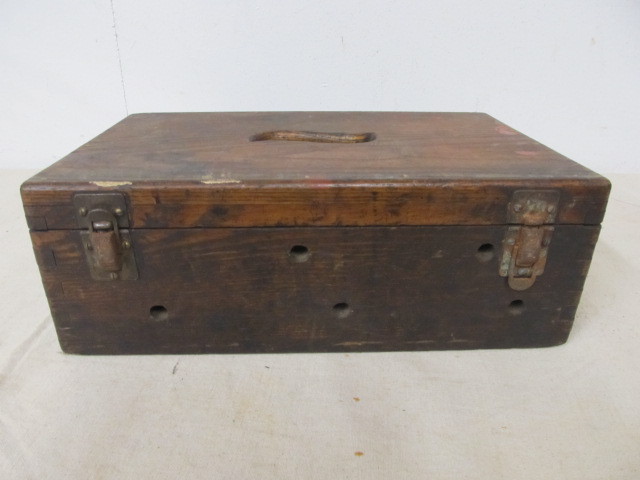 lot 182 image: Antique Dovetailed Wooden Pigeon or Animal Box