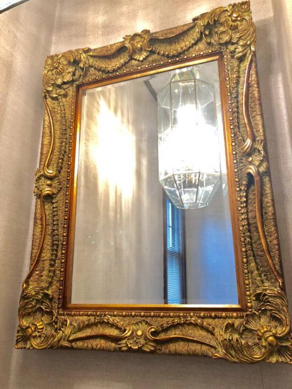 lot 1 image: Large STUNNING Vintage Gilt Wood Deep Framed Wall Mirror