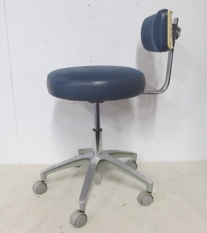 lot 111 image: A-dec 1600 Adjustable Doctors Stool