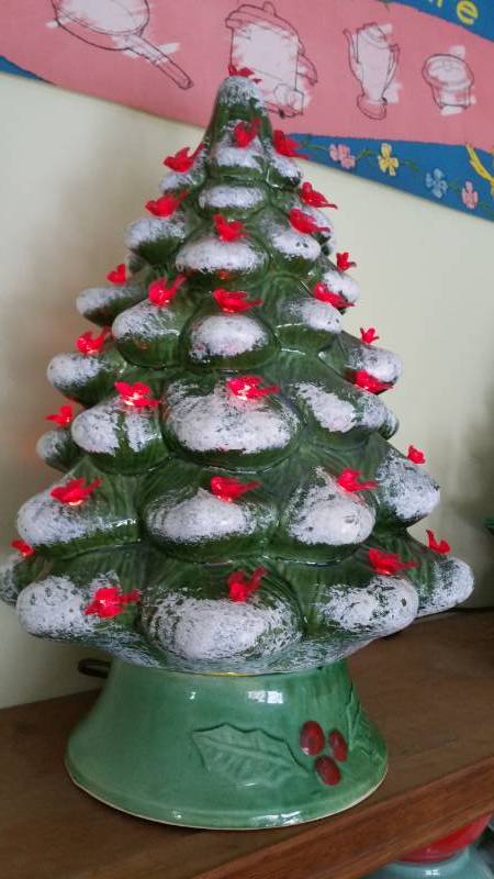 lot 150 image: Nice Vintage Ceramic Christmas Tree 17
