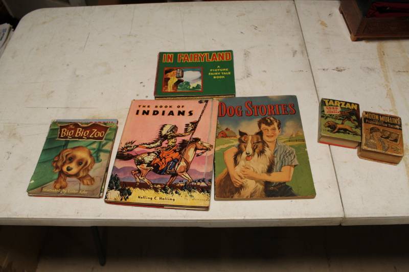 lot 172 image: Large Lot of Collectible Disney Books